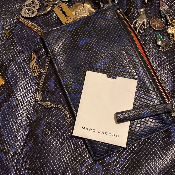 Marc Jacobs Wingman Embellished Blue/Black Python Print Leather Charm Tote - Picture 6 of 7